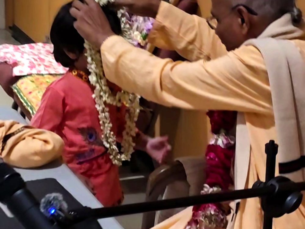 Welcoming H.H. Haldhar Swami Mahārāja to Sudbury